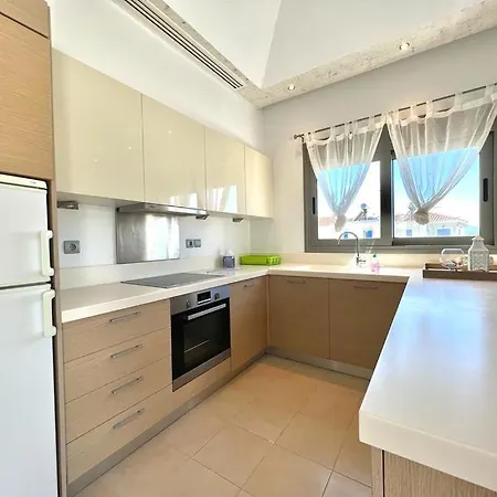 بيت للعطل Goutos Luxury Living, Gcollectiongr Bouzaíika