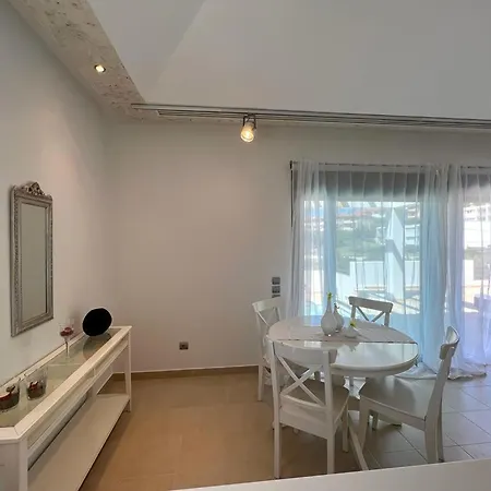 بيت للعطل Goutos Luxury Living, Gcollectiongr Bouzaíika